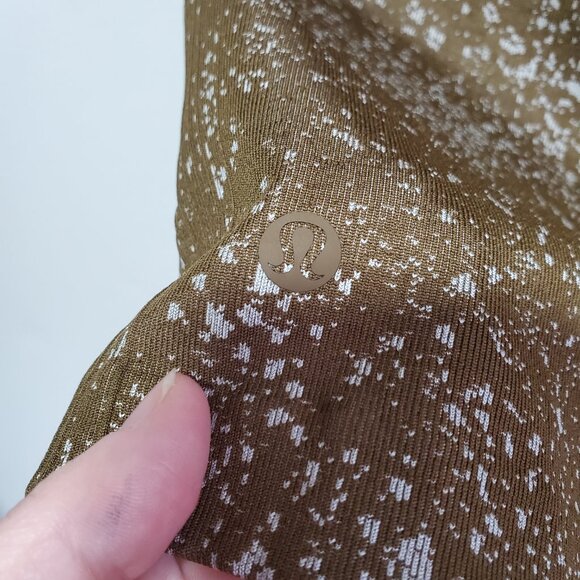 LULULEMON Ebb to Street High-Rise Shorts 8" Seamless Stretch Ribbed Women's 14 - Picture 7 of 11